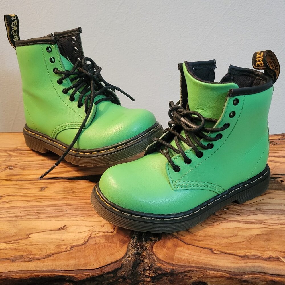 Dr Martens Green Toddler Boots - baby/infant - Size 9 - Like New Condition!